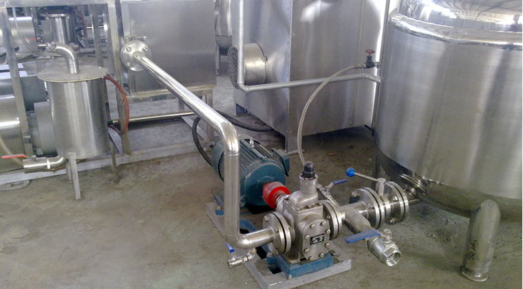 YCB不鏽鋼保溫圓弧齒輪泵(bèng)產品現場展示 YCB不鏽(xiù)鋼保溫圓弧齒輪泵產品現場展示